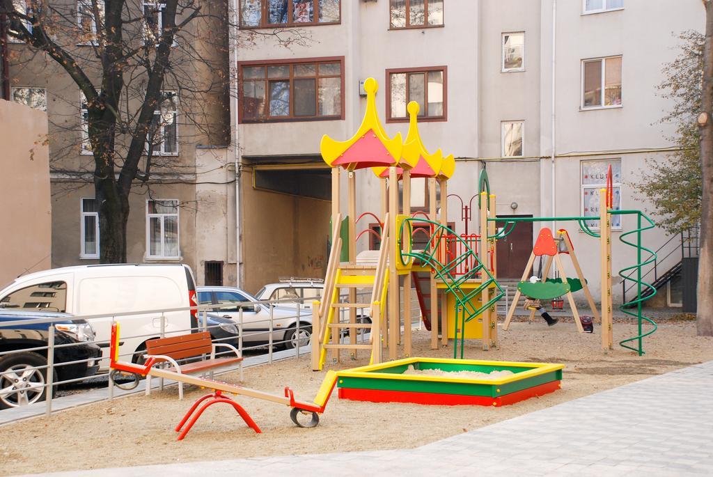 Apartments On Zaliznychna 49 Ivano-Frankivsk Exterior photo